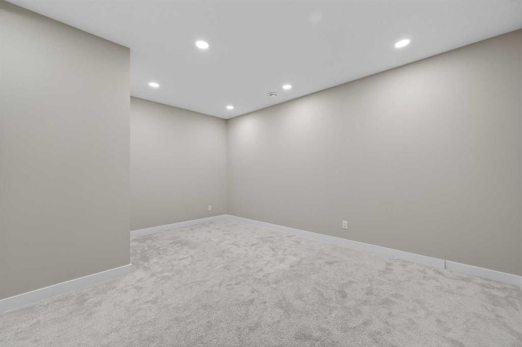 30 Sage Bluff Gate Nw, Calgary, AB - Indoor Photo Showing Other Room