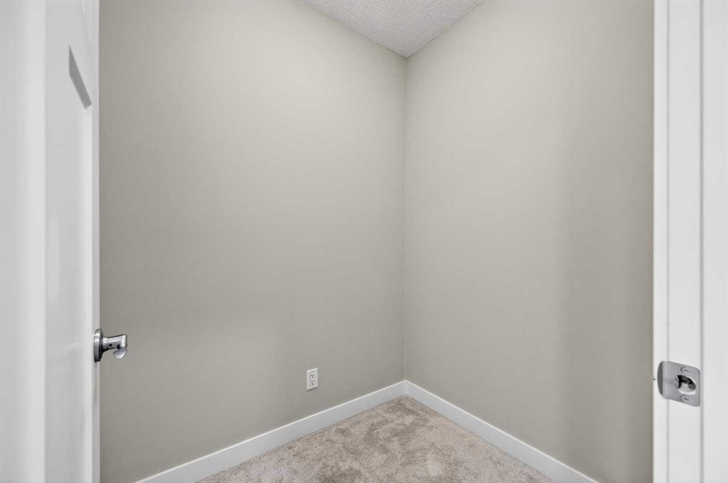 30 Sage Bluff Gate Nw, Calgary, AB - Indoor Photo Showing Other Room