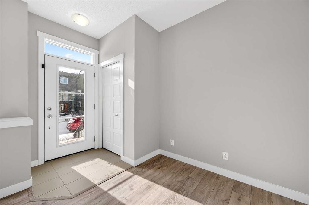 30 Sage Bluff Gate Nw, Calgary, AB - Indoor Photo Showing Other Room