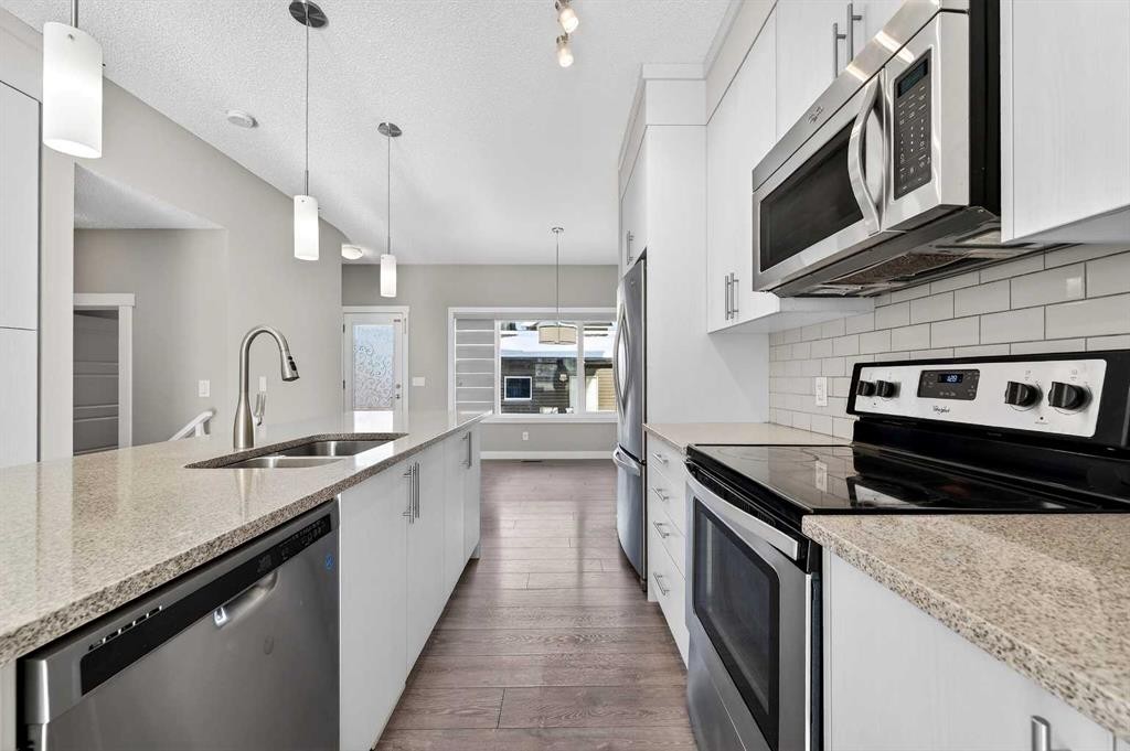 30 Sage Bluff Gate Nw, Calgary, AB - Indoor Photo Showing Kitchen With Stainless Steel Kitchen With Double Sink With Upgraded Kitchen