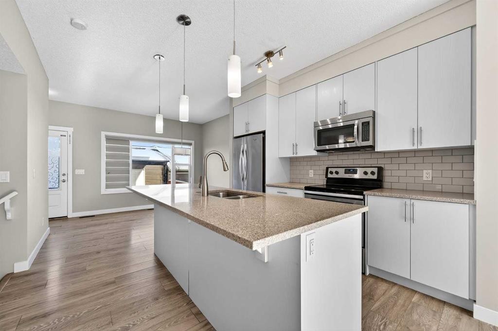 30 Sage Bluff Gate Nw, Calgary, AB - Indoor Photo Showing Kitchen With Stainless Steel Kitchen With Double Sink With Upgraded Kitchen