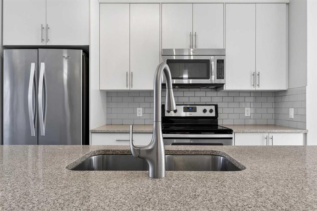 30 Sage Bluff Gate Nw, Calgary, AB - Indoor Photo Showing Kitchen With Stainless Steel Kitchen With Double Sink With Upgraded Kitchen