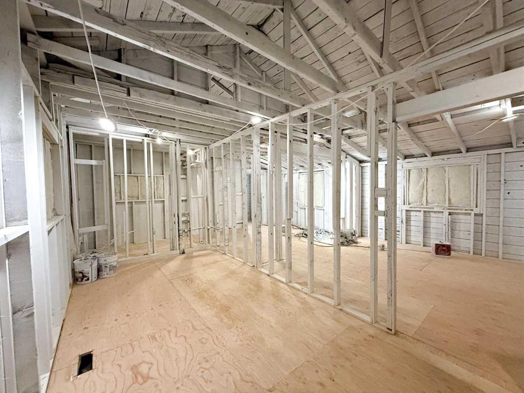 4906 52 Avenue, Olds, AB - Indoor