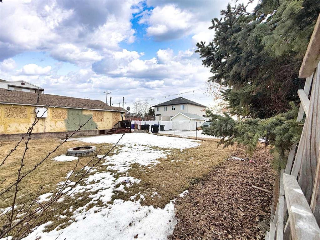 4906 52 Avenue, Olds, AB - Outdoor