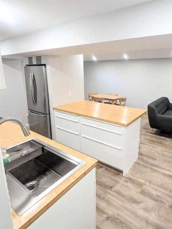 2103 Milne Drive Ne, Calgary, AB - Indoor Photo Showing Kitchen