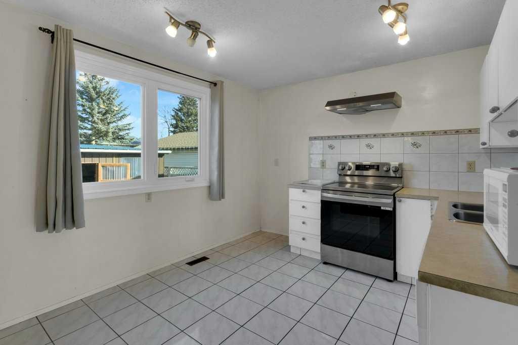 36 Castlebrook Way Ne, Calgary, AB