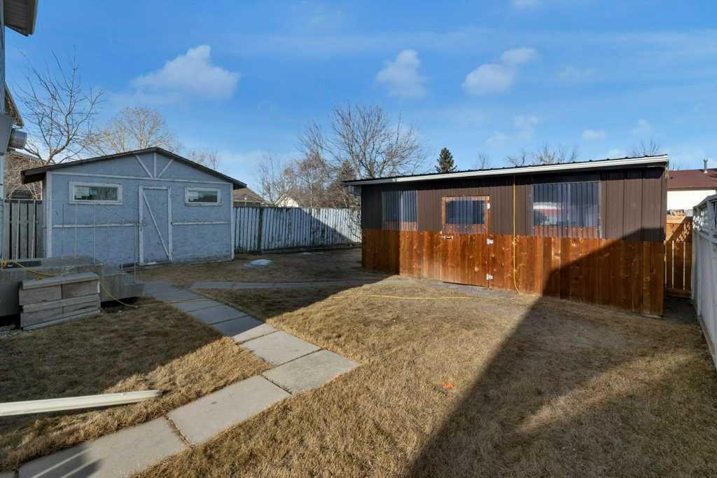 36 Castlebrook Way Ne, Calgary, AB