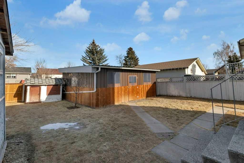 36 Castlebrook Way Ne, Calgary, AB