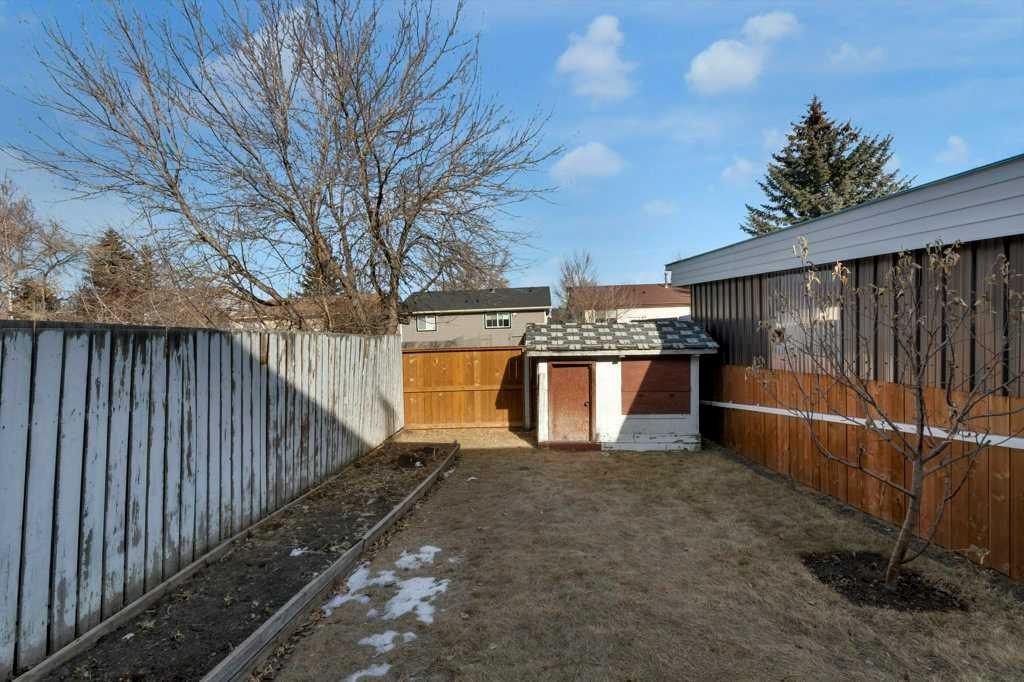 36 Castlebrook Way Ne, Calgary, AB