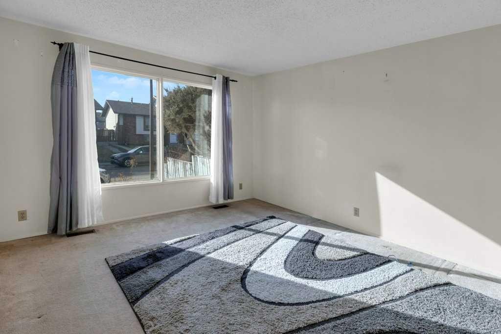 36 Castlebrook Way Ne, Calgary, AB