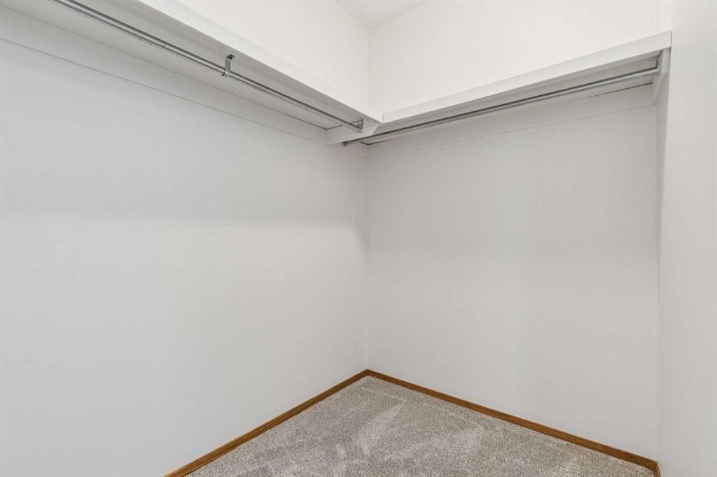 91 Edgehill Drive Nw, Calgary, AB - Indoor Photo Showing Other Room