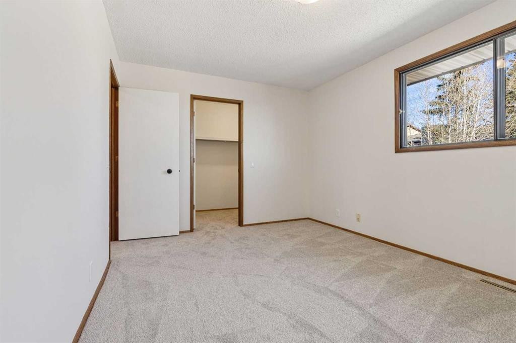 91 Edgehill Drive Nw, Calgary, AB - Indoor Photo Showing Other Room