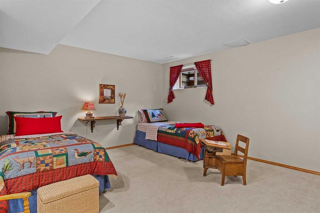216 Bow River Drive, Harvie Heights, AB - Indoor Photo Showing Bedroom