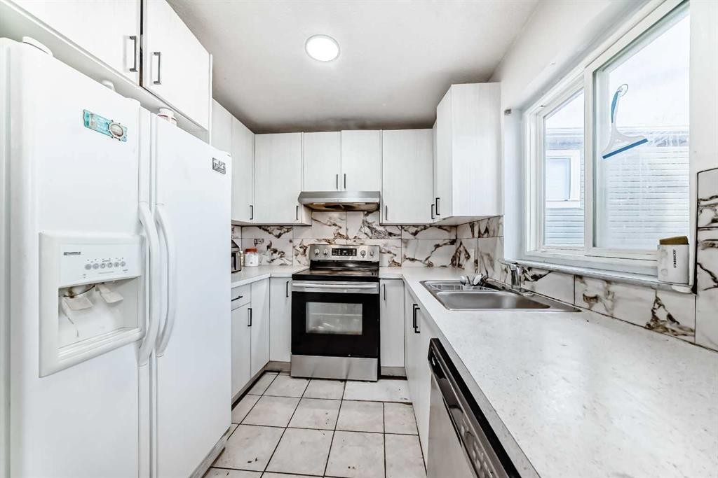 104 Falmere Way Ne, Calgary, AB - Indoor Photo Showing Kitchen