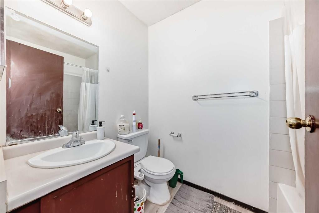 104 Falmere Way Ne, Calgary, AB - Indoor Photo Showing Bathroom