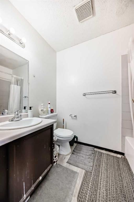104 Falmere Way Ne, Calgary, AB - Indoor Photo Showing Bathroom