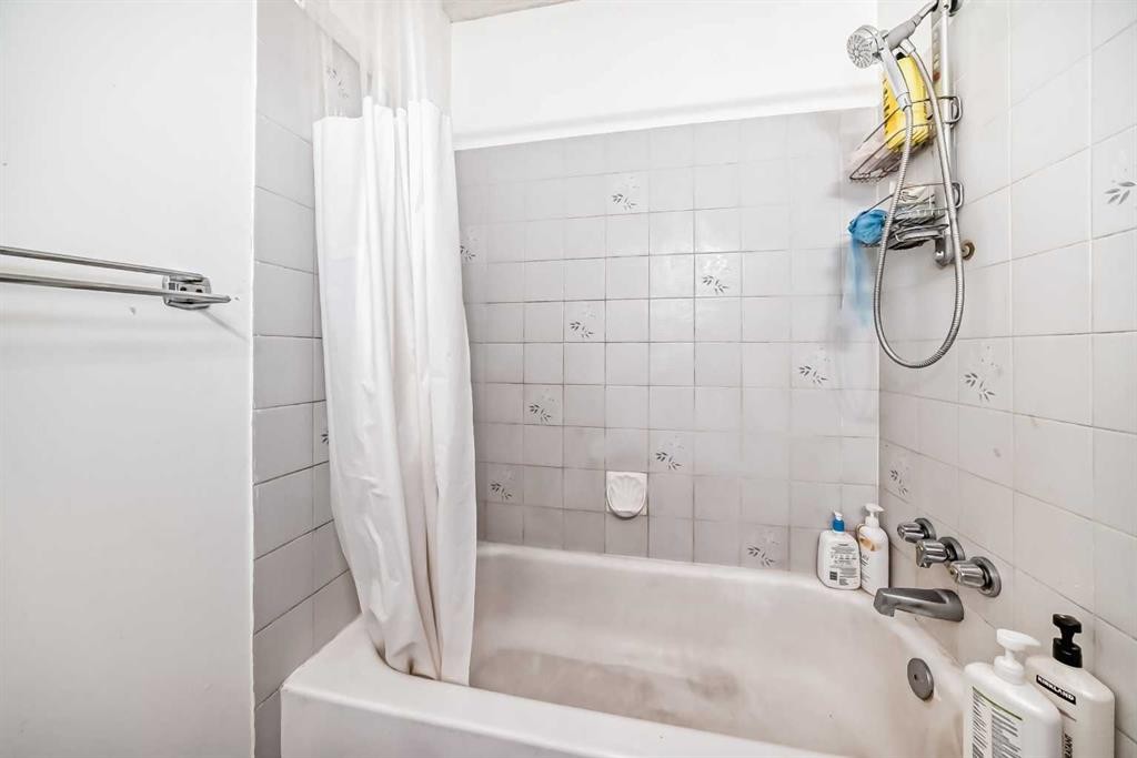 104 Falmere Way Ne, Calgary, AB - Indoor Photo Showing Bathroom