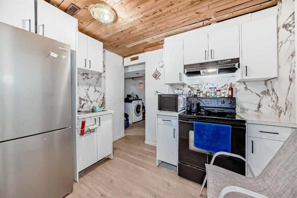 104 Falmere Way Ne, Calgary, AB - Indoor Photo Showing Kitchen