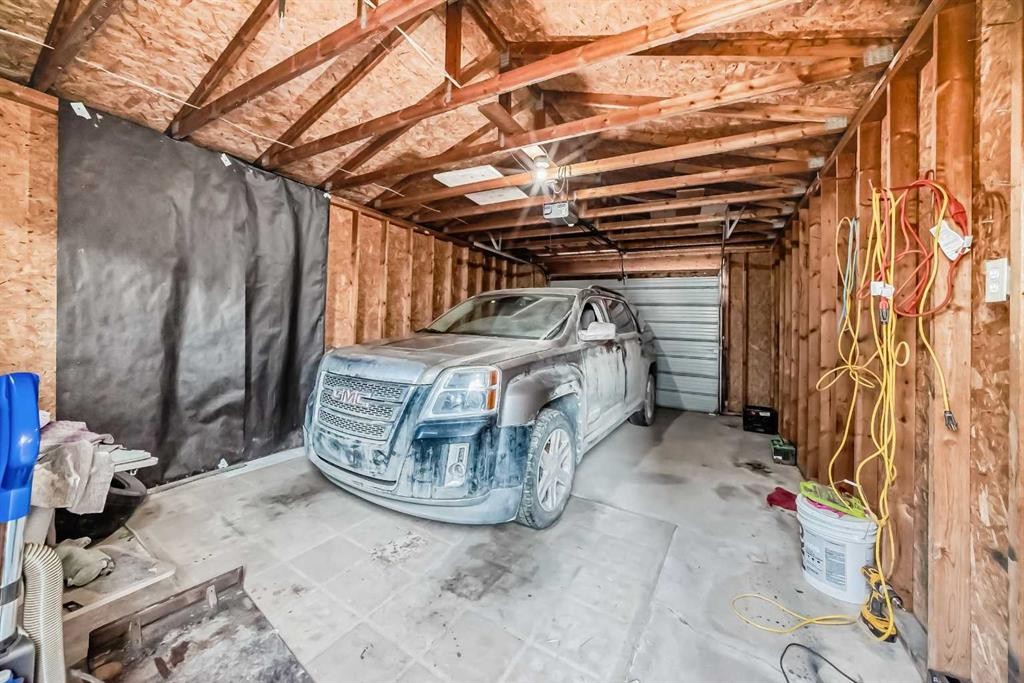 104 Falmere Way Ne, Calgary, AB - Indoor Photo Showing Garage