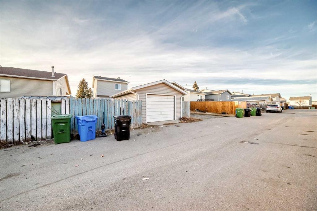 104 Falmere Way Ne, Calgary, AB - Outdoor