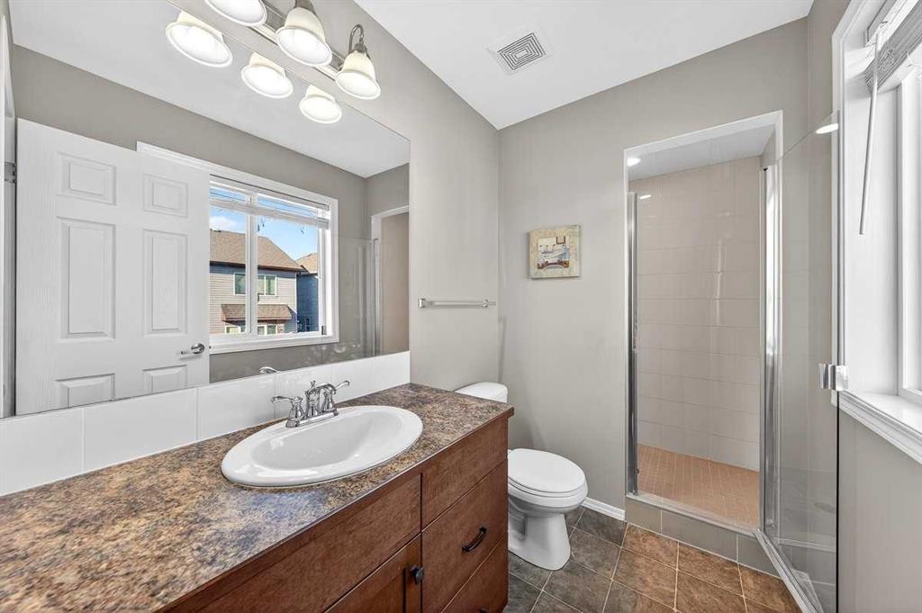 899 Windhaven Close Sw, Airdrie, AB - Indoor Photo Showing Bathroom