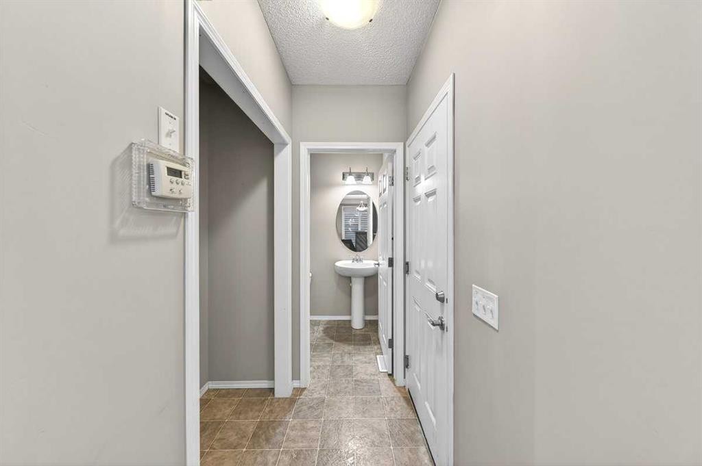 899 Windhaven Close Sw, Airdrie, AB - Indoor Photo Showing Other Room