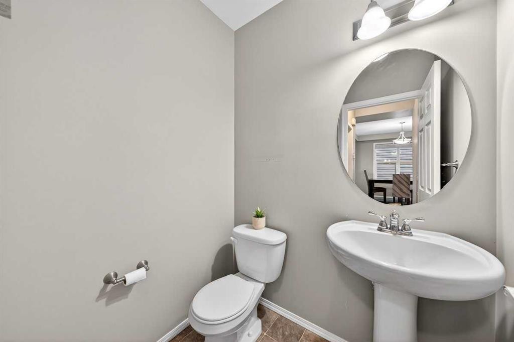 899 Windhaven Close Sw, Airdrie, AB - Indoor Photo Showing Bathroom