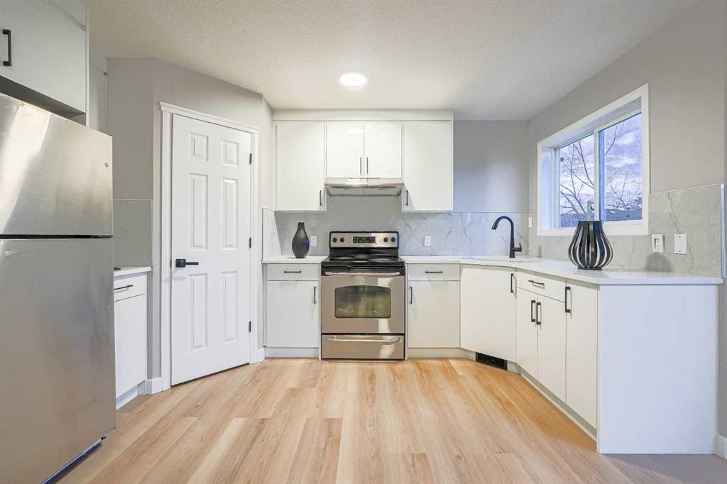 95 Tarington Way Ne, Calgary, AB - Indoor Photo Showing Kitchen
