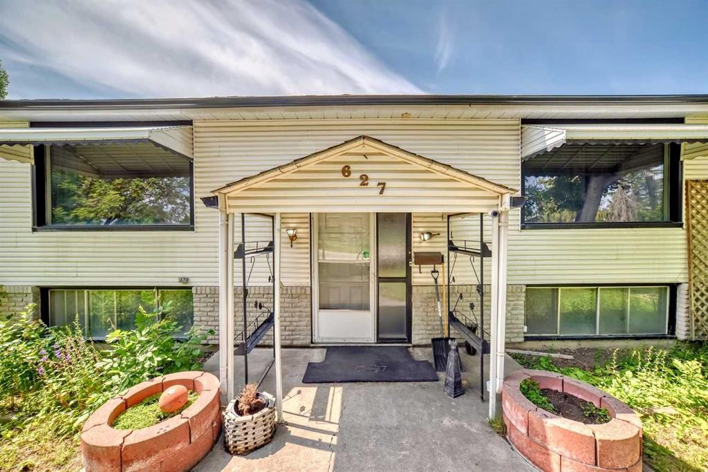 627 Fortalice Crescent Se, Calgary, AB - Outdoor
