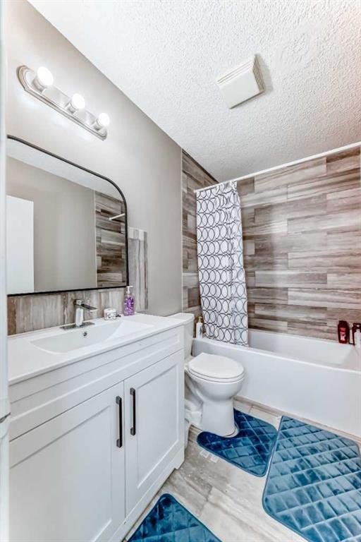 627 Fortalice Crescent Se, Calgary, AB - Indoor Photo Showing Bathroom