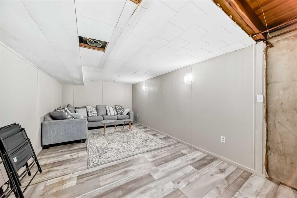 627 Fortalice Crescent Se, Calgary, AB - Indoor Photo Showing Other Room