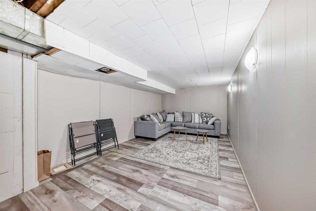 627 Fortalice Crescent Se, Calgary, AB - Indoor Photo Showing Other Room