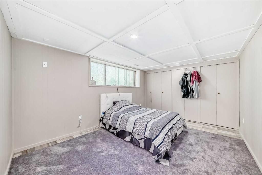 627 Fortalice Crescent Se, Calgary, AB - Indoor Photo Showing Bedroom