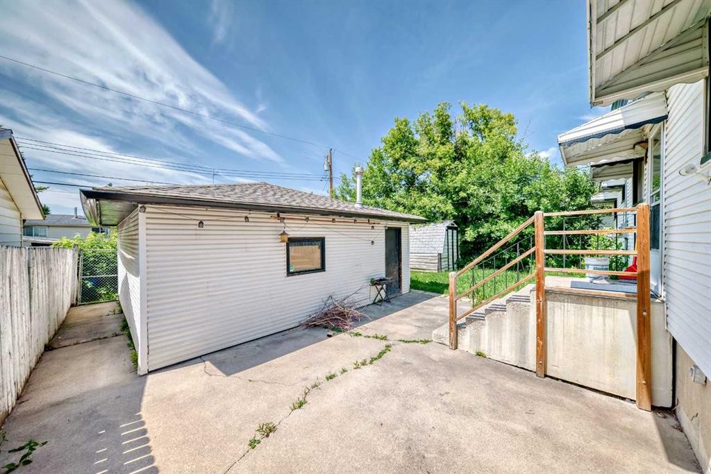 627 Fortalice Crescent Se, Calgary, AB - Outdoor With Exterior