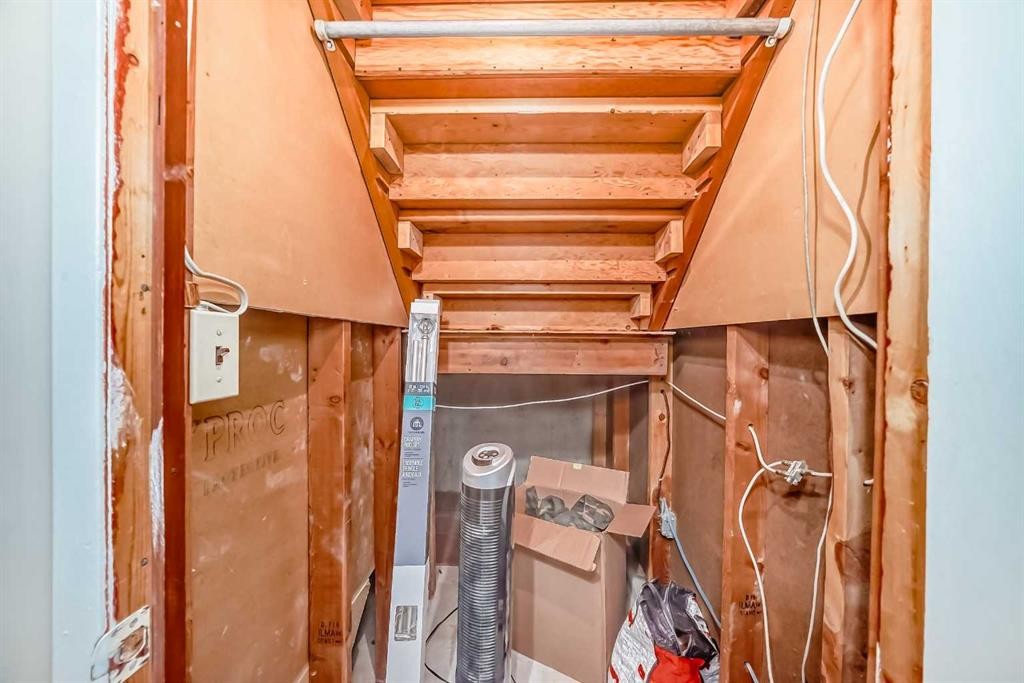 627 Fortalice Crescent Se, Calgary, AB - Indoor Photo Showing Other Room