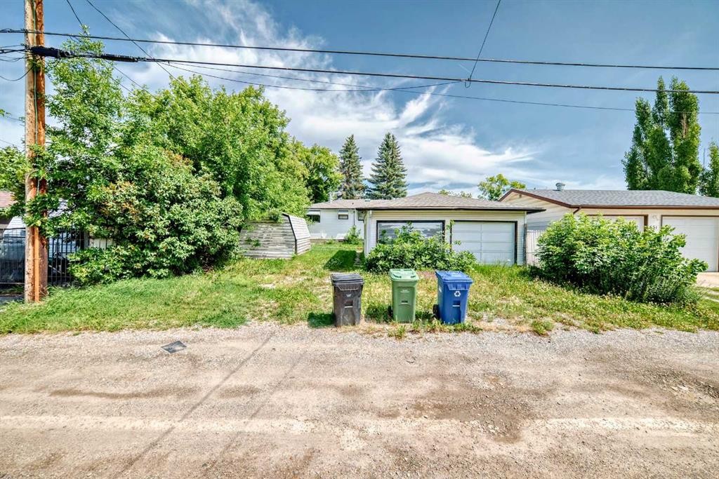 627 Fortalice Crescent Se, Calgary, AB - Outdoor