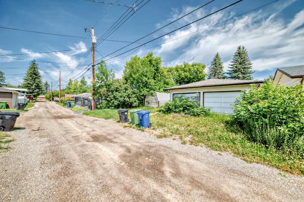 627 Fortalice Crescent Se, Calgary, AB - Outdoor