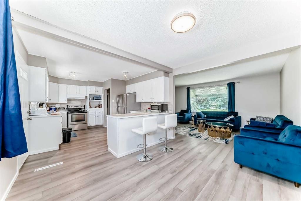 627 Fortalice Crescent Se, Calgary, AB - Indoor