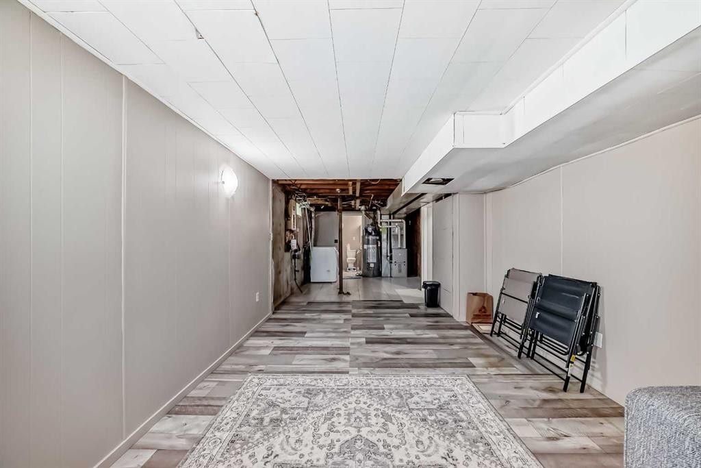 627 Fortalice Crescent Se, Calgary, AB - Indoor Photo Showing Other Room