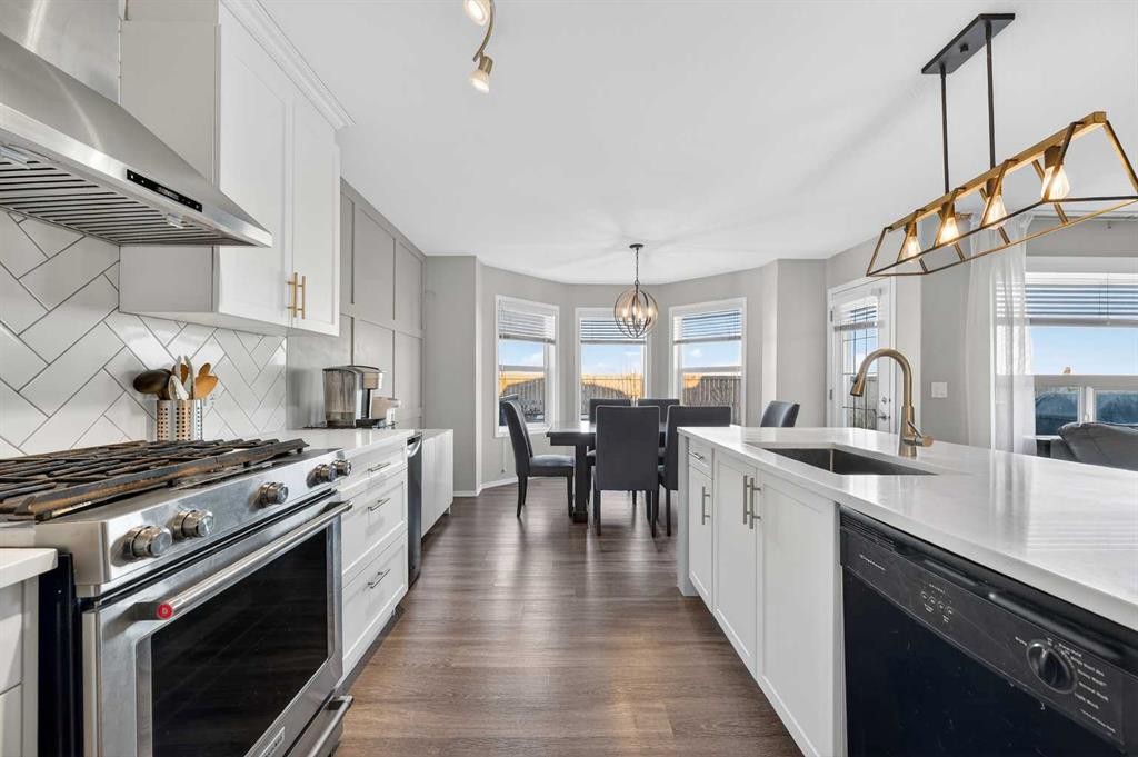201 Saddlecrest Way Ne, Calgary, AB - Indoor Photo Showing Kitchen With Upgraded Kitchen