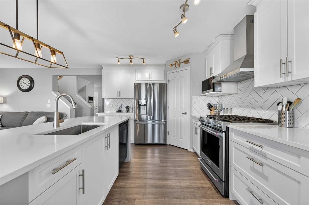 201 Saddlecrest Way Ne, Calgary, AB - Indoor Photo Showing Kitchen With Stainless Steel Kitchen With Upgraded Kitchen