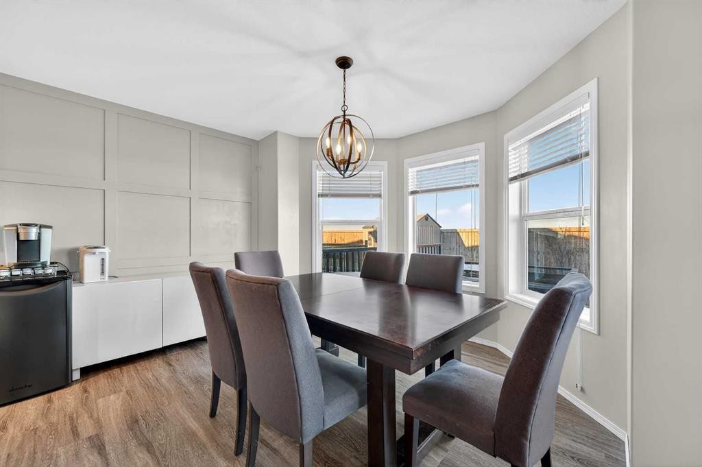 201 Saddlecrest Way Ne, Calgary, AB - Indoor Photo Showing Dining Room