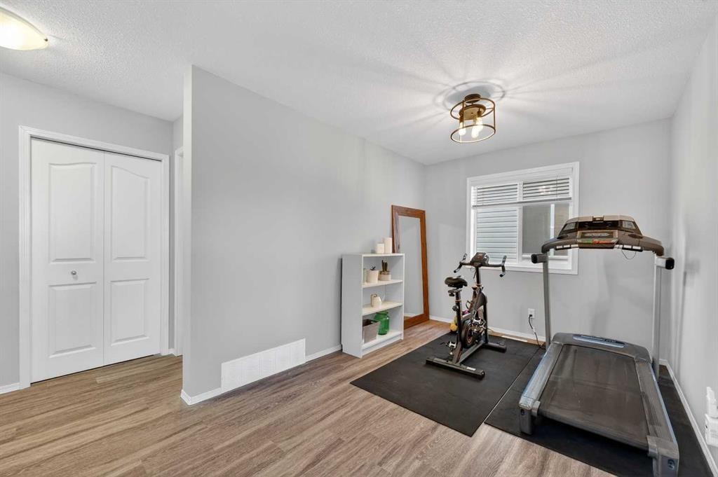 201 Saddlecrest Way Ne, Calgary, AB - Indoor Photo Showing Gym Room