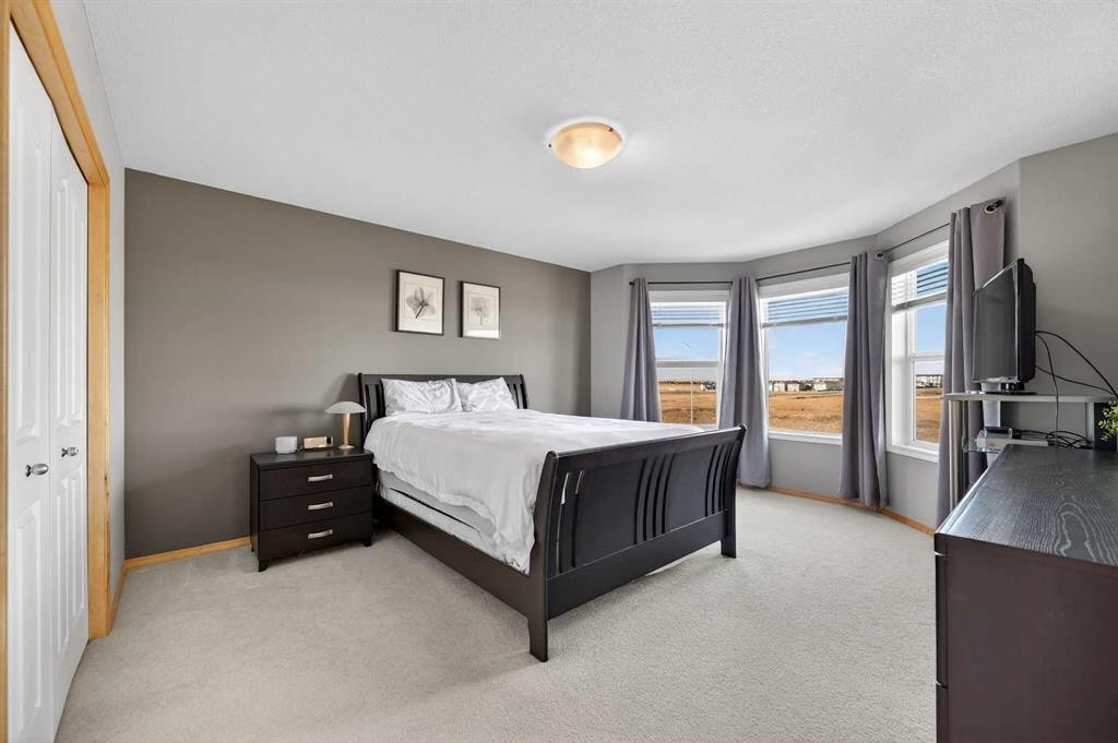 201 Saddlecrest Way Ne, Calgary, AB - Indoor Photo Showing Bedroom