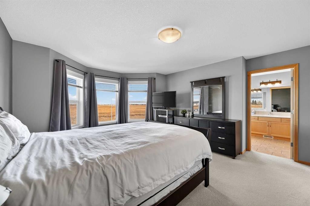 201 Saddlecrest Way Ne, Calgary, AB - Indoor Photo Showing Bedroom