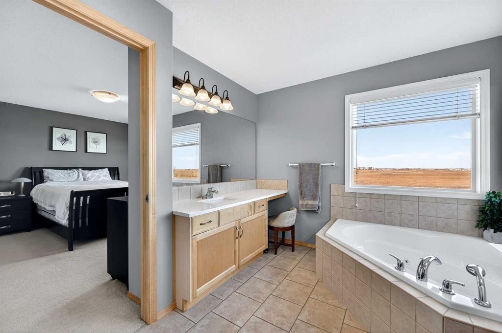201 Saddlecrest Way Ne, Calgary, AB - Indoor Photo Showing Bathroom