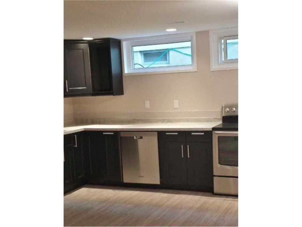 81 Westminster Drive Sw, Calgary, AB - Indoor Photo Showing Kitchen