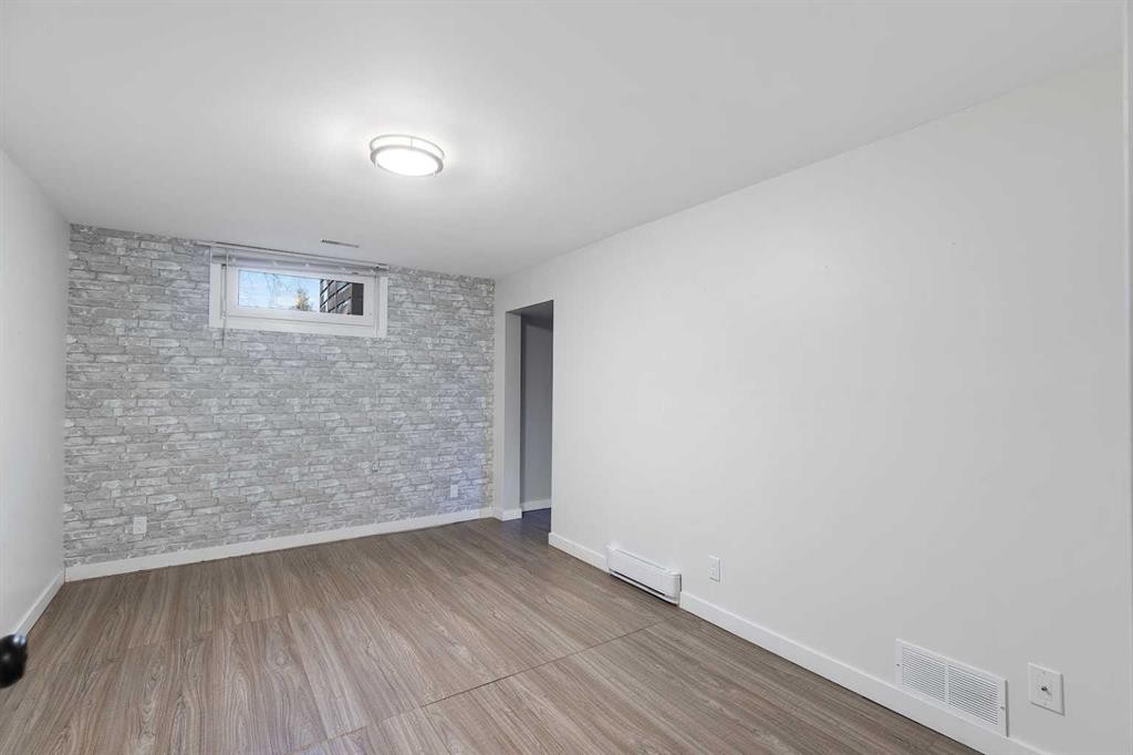 81 Westminster Drive Sw, Calgary, AB - Indoor Photo Showing Other Room