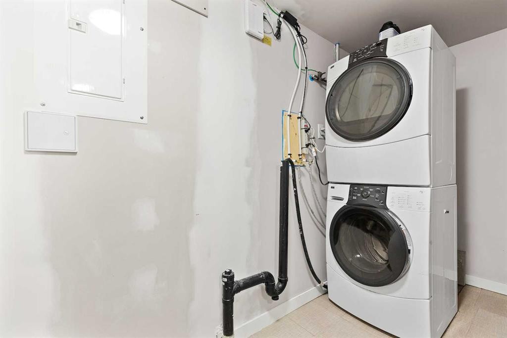 81 Westminster Drive Sw, Calgary, AB - Indoor Photo Showing Laundry Room