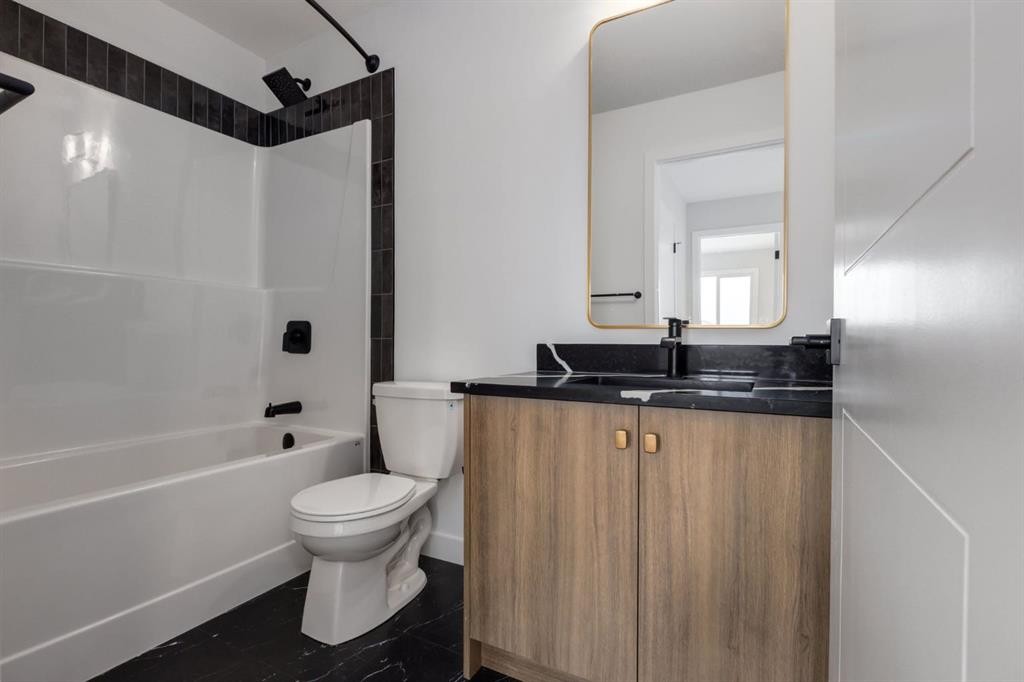 263 Sora Boulevard Se, Calgary, AB - Indoor Photo Showing Bathroom